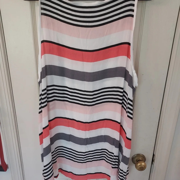Torrid Black, Pink and Ivory Striped Challis Tank in Size 2 - Picture 9 of 9